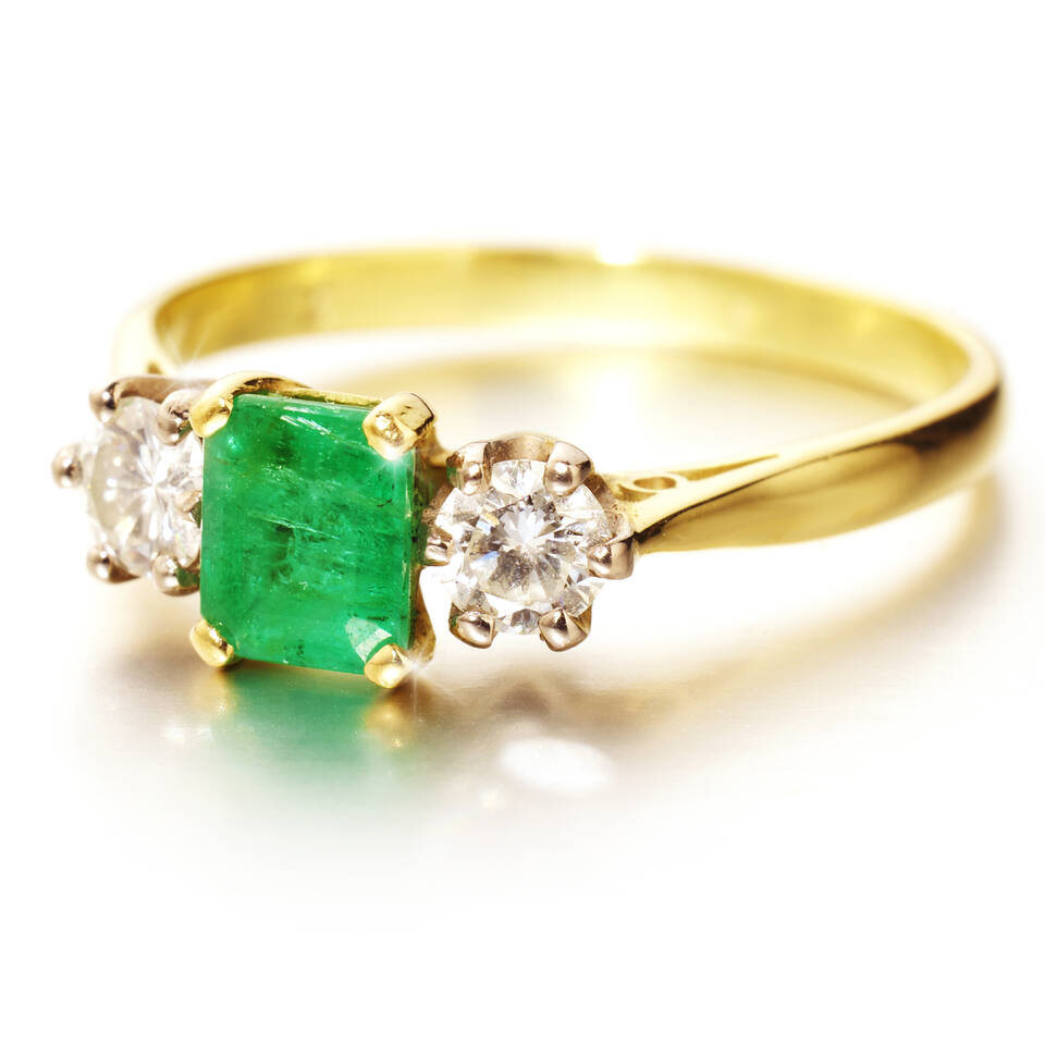 GB 3 7 15 WG Eternity ring 2 diamonds 1 emerald small